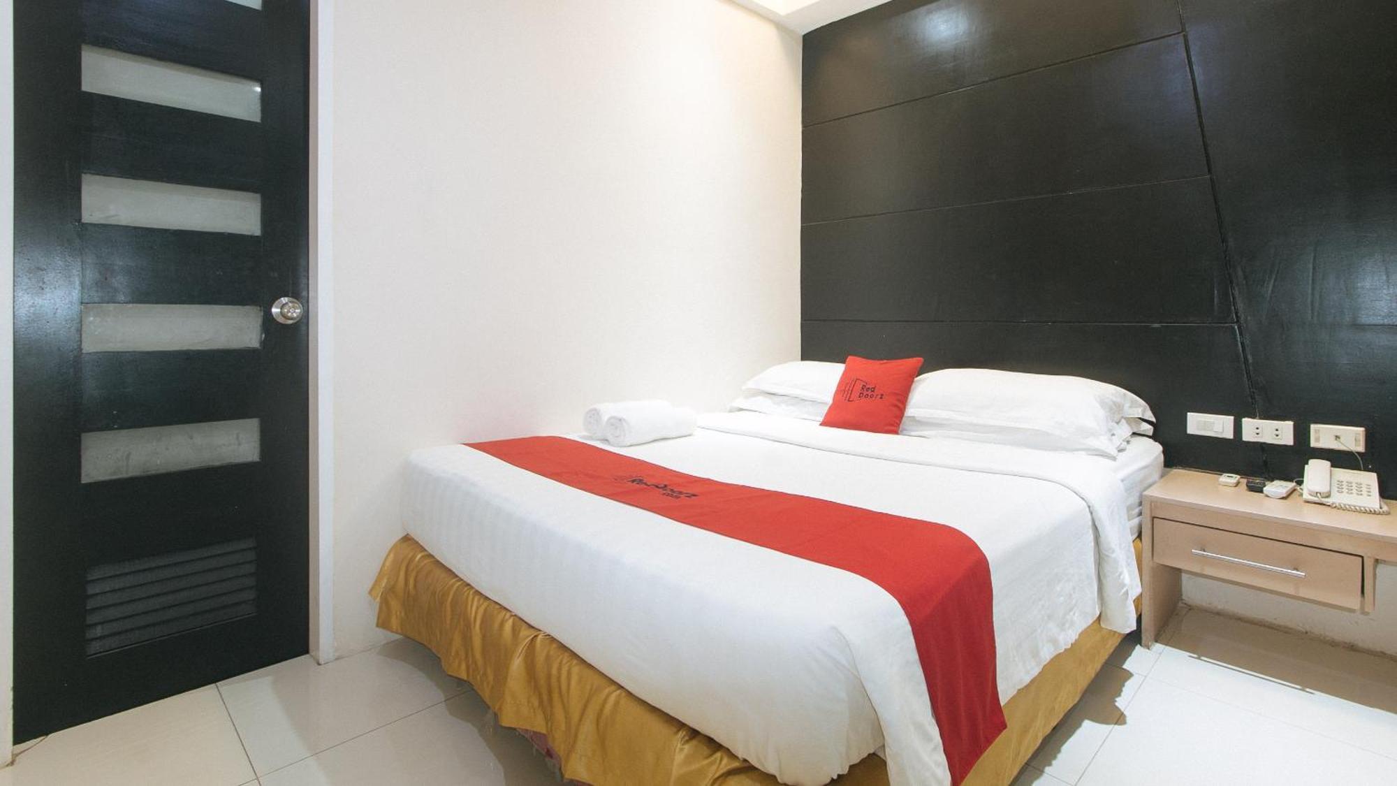 Reddoorz At Grand Apartelle Hernan Cortes Cebu ภายนอก รูปภาพ